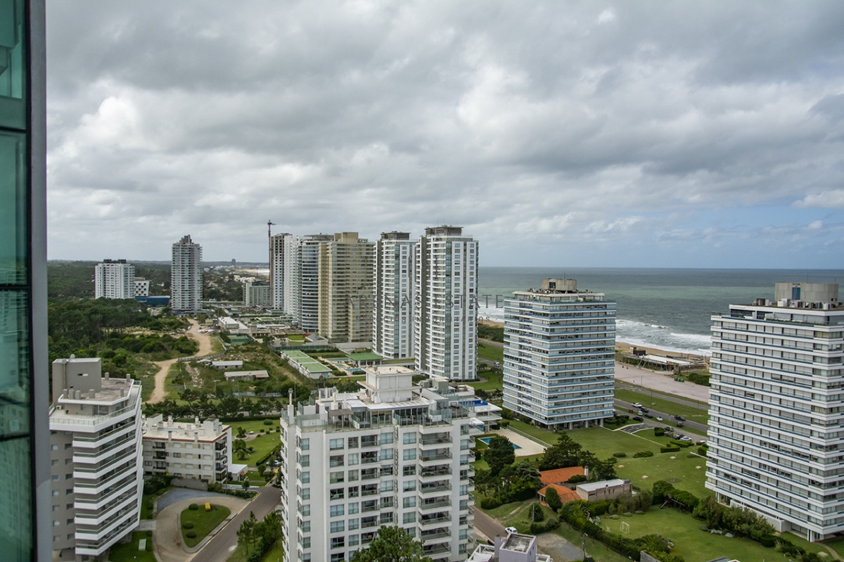 Apartamento ID.2612 - Vende apartamento de 3 dormitorios en Wind Tower, piso alto con vista al mar , Punta del Este 