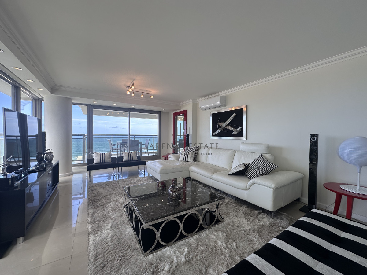 Apartamento ID.3540 - Vende apartamento esquinero de 3 dormitorios en Imperiale, Punta del Este