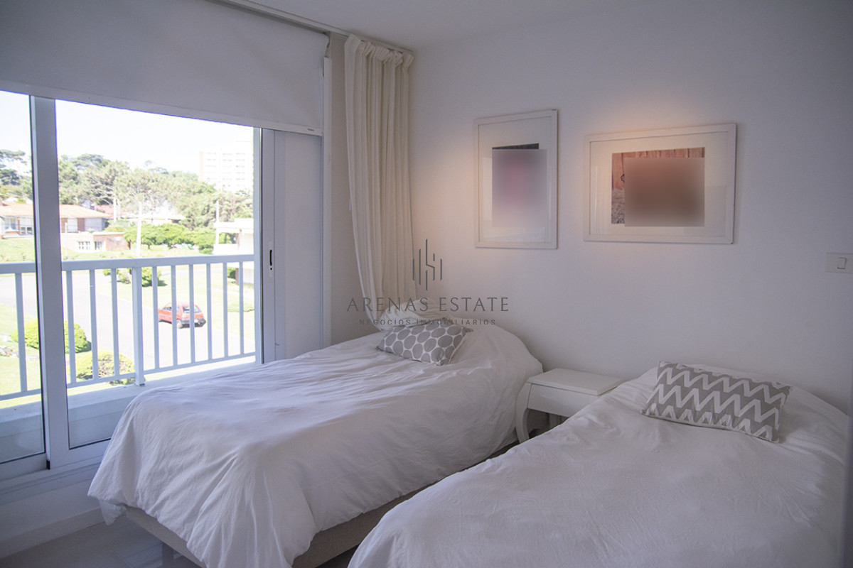 Apartamento ID.2058 - Se vende apartamento de 3 dormitorios en Edificio Horizonte, Playa Mansa, Punta del Este 