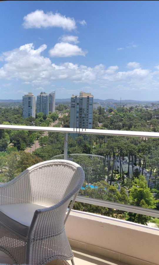Apartamento ID.3580 - Vende apartamento de 2 dormitorios en Stradivarius, Punta del Este