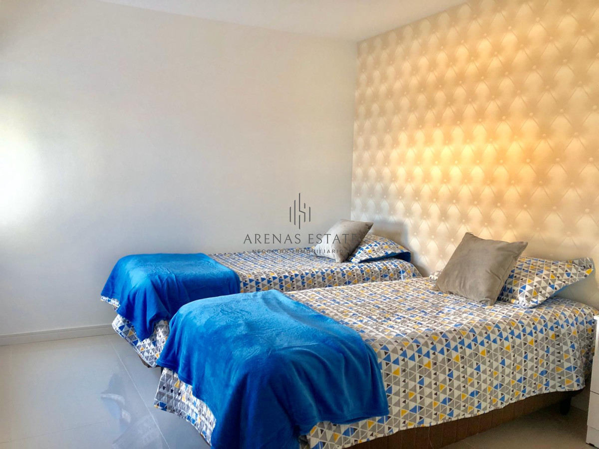 Apartamento ID.2060 - Apartamento de 3 dormitorios con parrillero en venta a pasos del mar. 