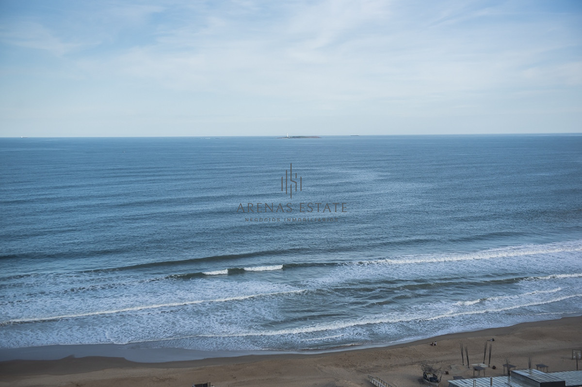 Apartamento ID.3467 - Espectacular departamento frente al mar en venta, 2 dorm + dep en venta