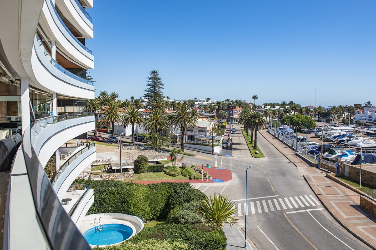Apartamento ID.2987 - Espectcular departamento en venta frente al puerto 4 dormitorios