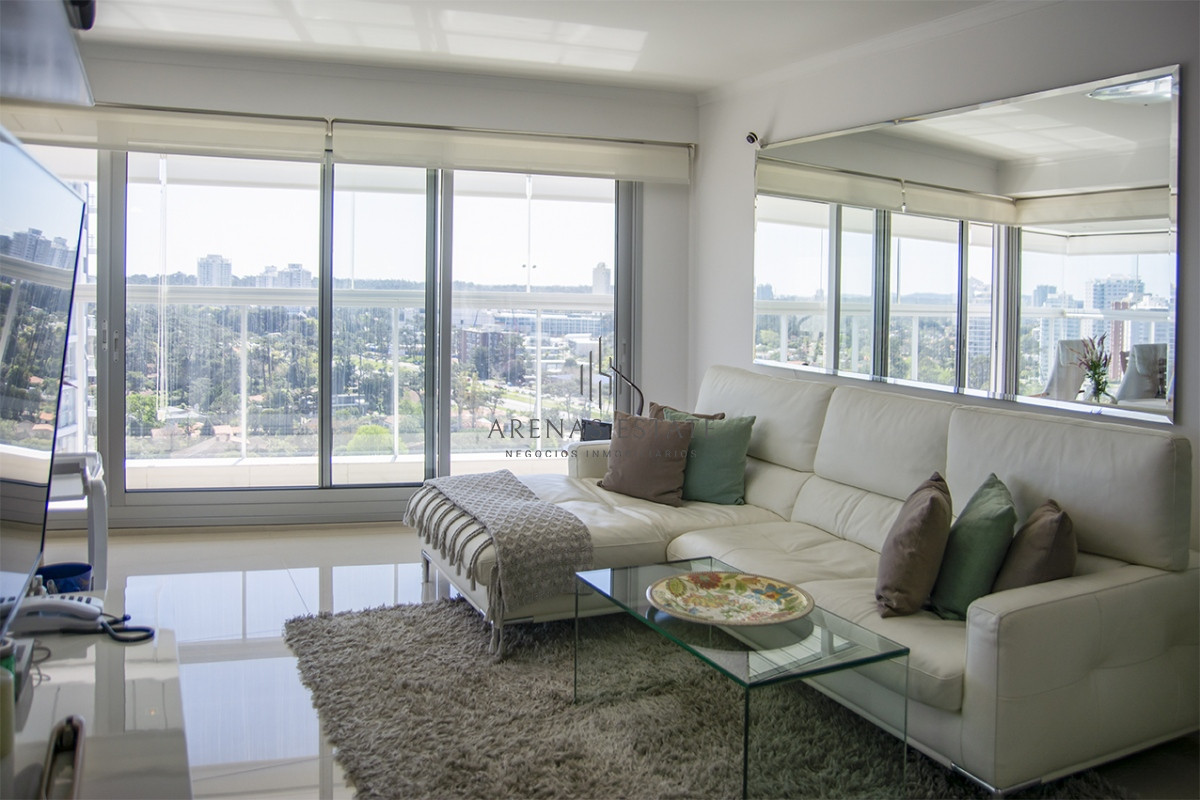 Apartamento ID.2408 - MIAMI BOULEVARD, PUNTA DEL ESTE, PLAYA MANSA, DOS DORMITORIOS , PRIMERAS PARADAS 