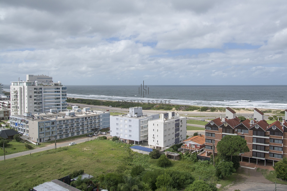 Apartamento ID.2653 - Vende apartamento de 3 dormitorios + dependencia , en brava , Punta del Este 