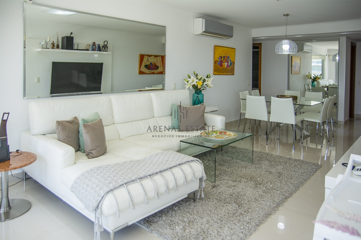 Apartamento ID.2408 - MIAMI BOULEVARD, PUNTA DEL ESTE, PLAYA MANSA, DOS DORMITORIOS , PRIMERAS PARADAS 