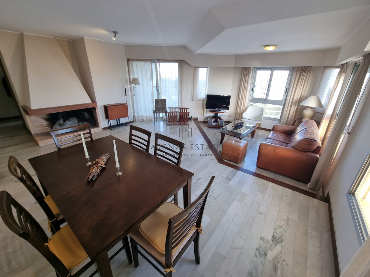 Apartamento ID.3800 - Vende espectacular apartamento de 3 dormitorios en Punta del Este