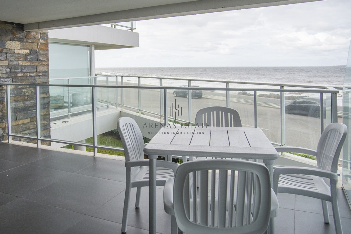 Apartamento ID.2176 - Vende apartamento. Edificio Bonaire. 3 dormitorios con servicios. Brava, Peninsula, Punta del Este