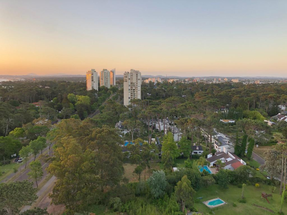 Apartamento ID.3580 - Vende apartamento de 2 dormitorios en Stradivarius, Punta del Este