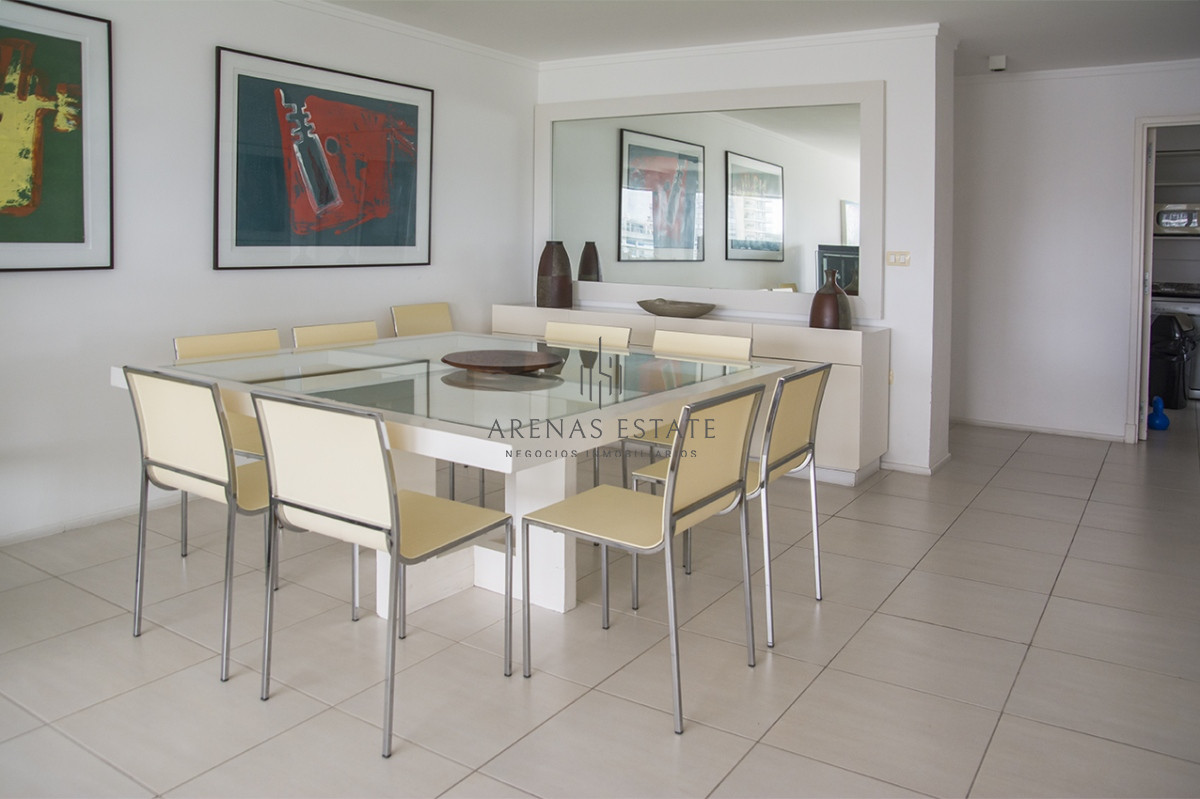 Apartamento ID.2653 - Vende apartamento de 3 dormitorios + dependencia , en brava , Punta del Este 