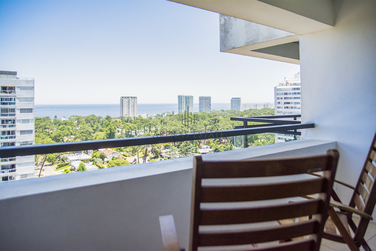 Apartamento ID.4177 - Vende apto de 2 dormitorios con vista al mar en Punta del este
