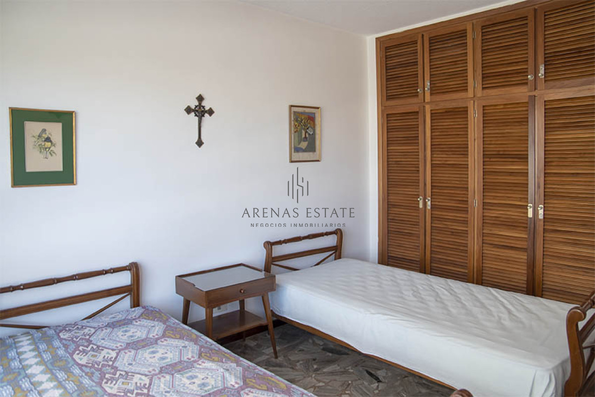 Apartamento ID.2066 - Departamento en primera línea de playa Mansa, con hermosa vista.