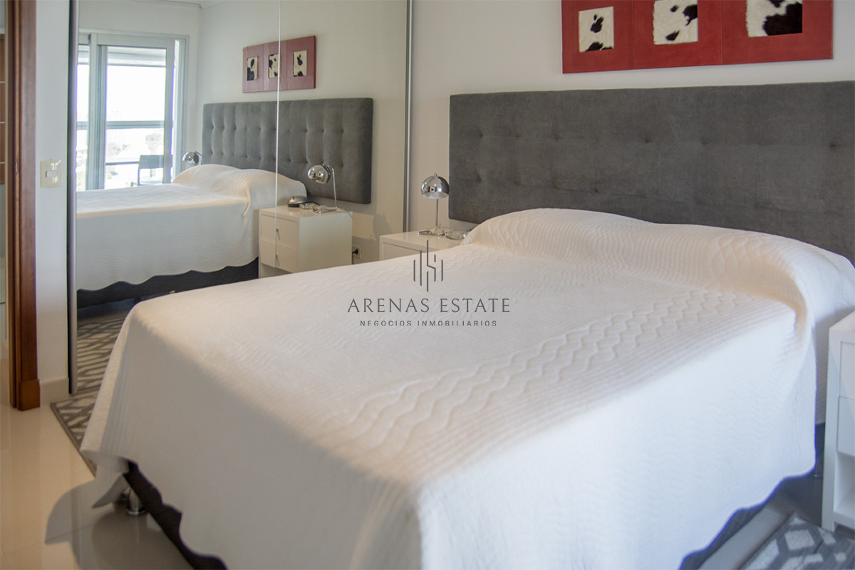 Apartamento ID.4195 - Vende apto de 2 dormitorios en Miami Boulevard ! Punta del este