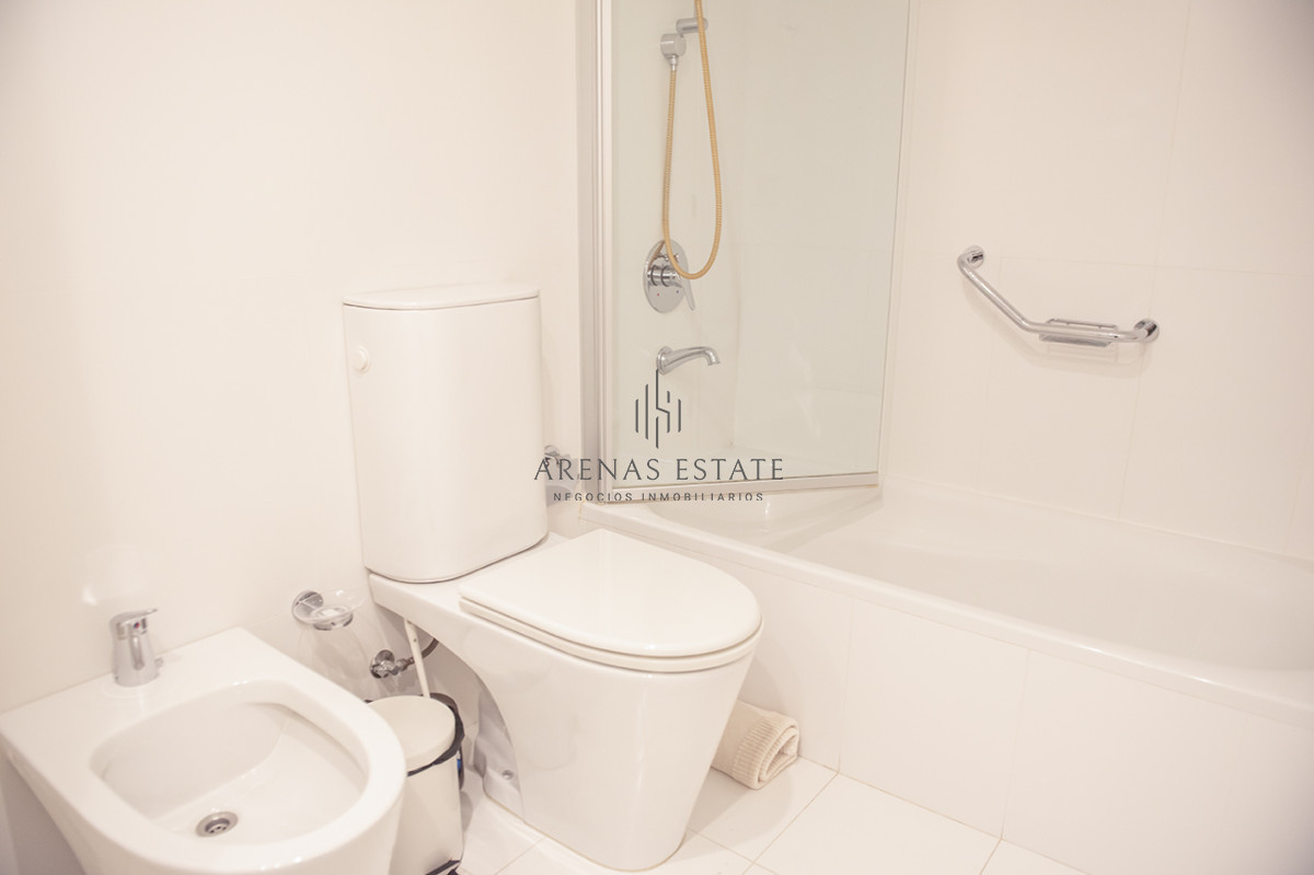 Apartamento ID.3467 - Espectacular departamento frente al mar en venta, 2 dorm + dep en venta