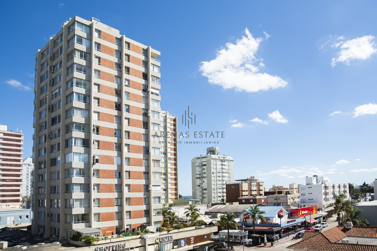Apartamento ID.1032 - Vende y alquila apartamento de 2 dormitorios en Peninsula, Punta del Este 