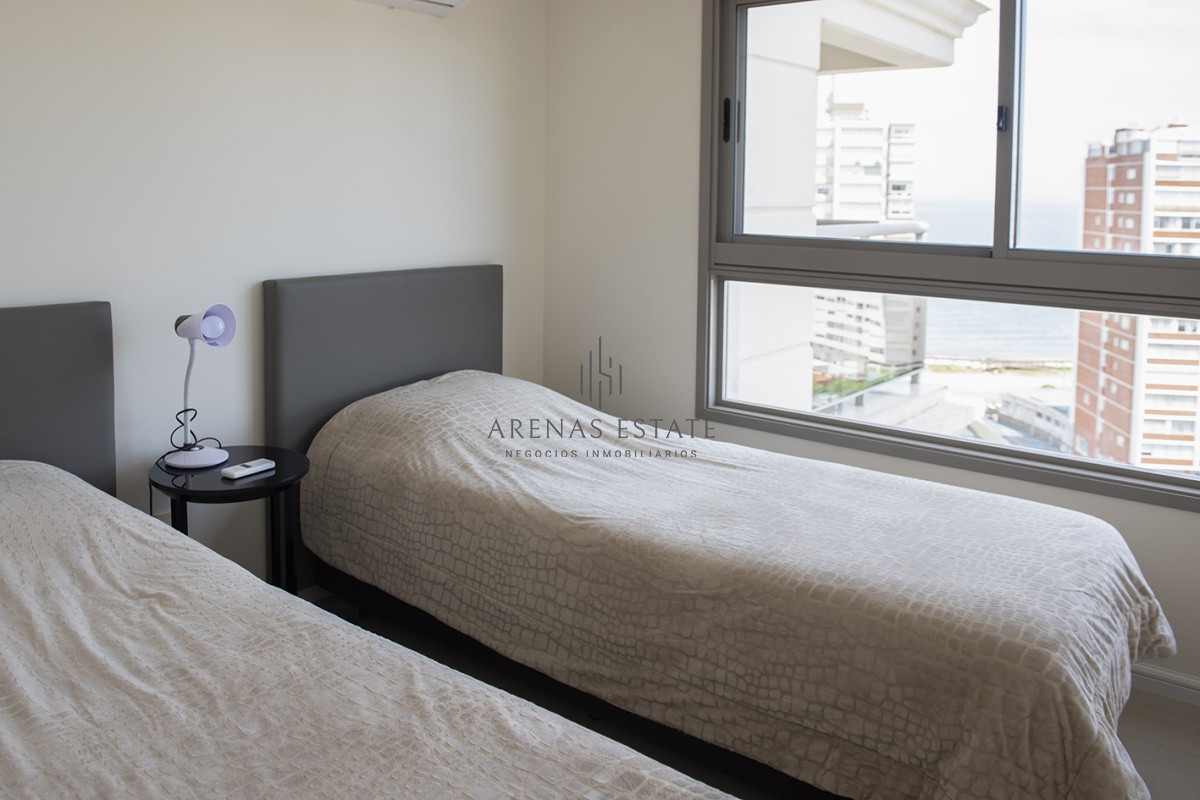 Apartamento ID.3376 - Apartamento de 2 dormitorios en Torre Imperiale , Punta del este , Playa Brava 