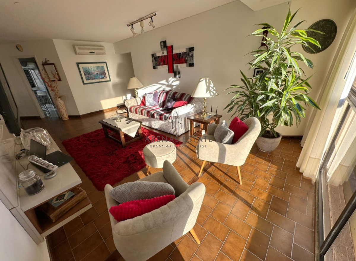 Apartamento ID.3281 - Vende Apartamento frente al mar en Brava, Punta del Este de 2 dormitorios.