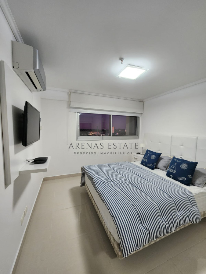 Apartamento ID.2408 - MIAMI BOULEVARD, PUNTA DEL ESTE, PLAYA MANSA, DOS DORMITORIOS , PRIMERAS PARADAS 