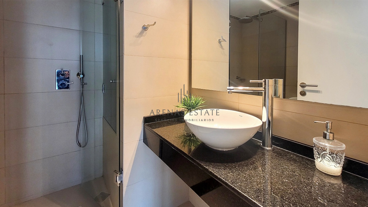 Apartamento ID.3565 - Apartamento de 2 dormitorios en venta en Punta del Este, Edif. Chronos