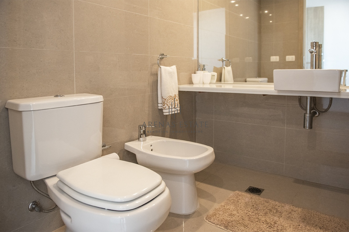 Apartamento ID.3098 - Piso alto con vista panoramica, 1 dormitorio y medio en venta. Punta del Este