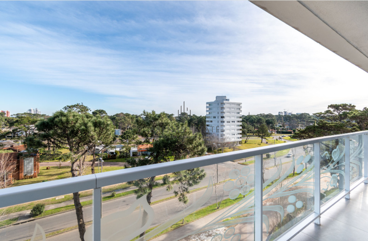 Apartamento ID.3282 - Vende apartamento con vista al mar de 2 dormitorios en Roosevelt, Punta del Este.