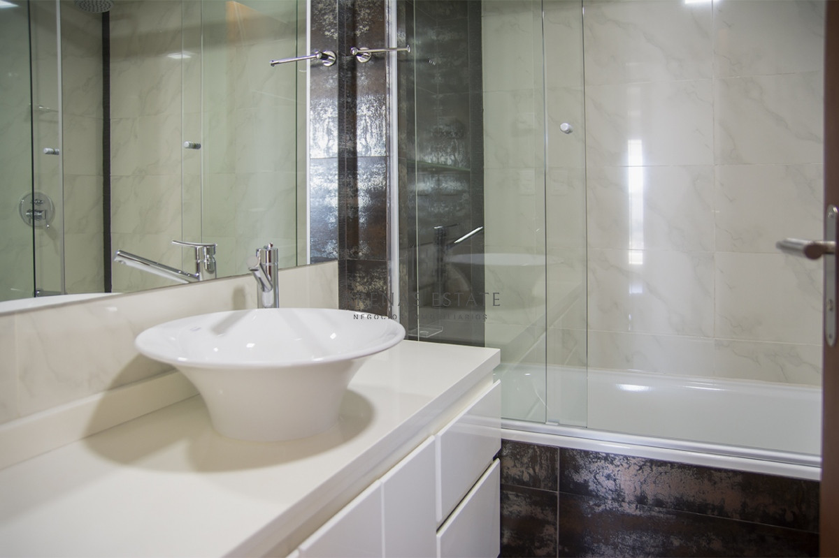 Apartamento ID.2408 - MIAMI BOULEVARD, PUNTA DEL ESTE, PLAYA MANSA, DOS DORMITORIOS , PRIMERAS PARADAS 