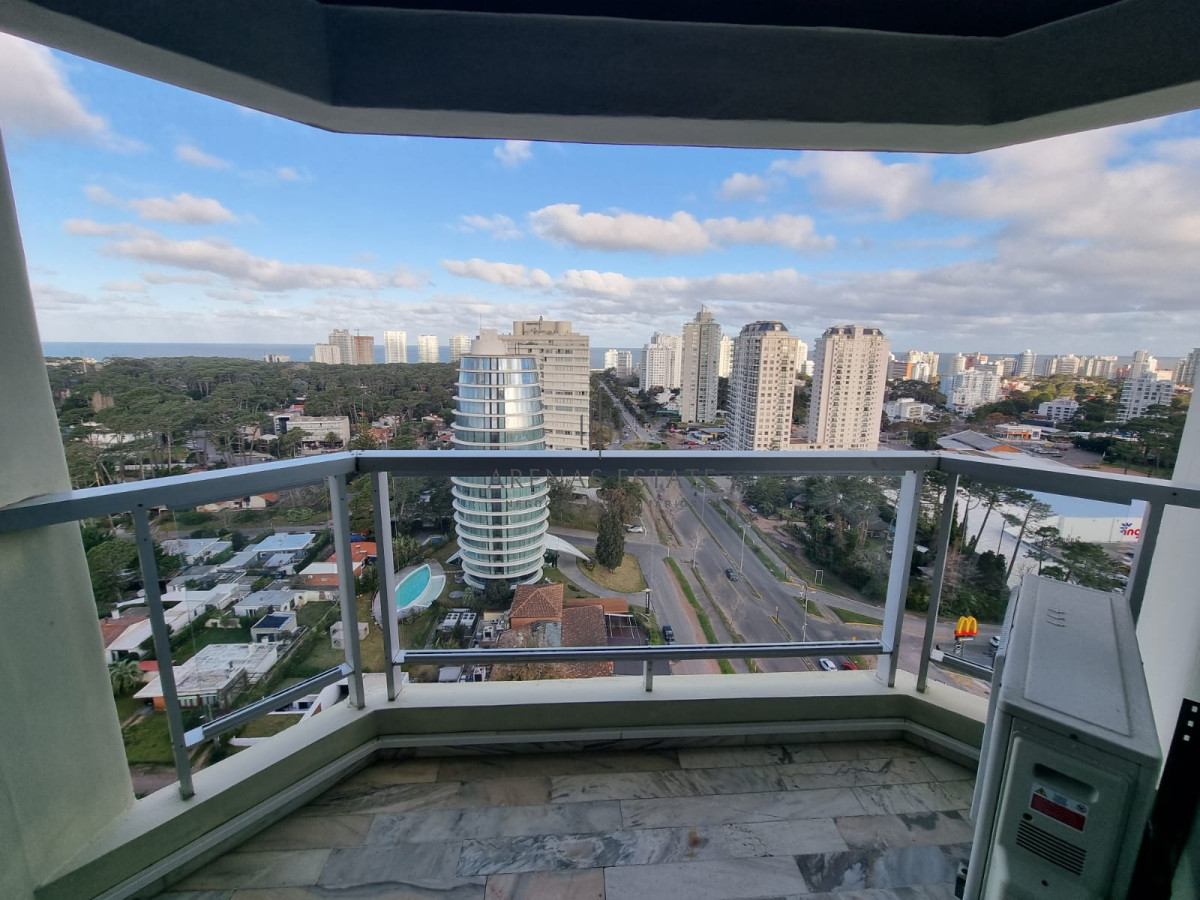 Apartamento ID.3800 - Vende espectacular apartamento de 3 dormitorios en Punta del Este