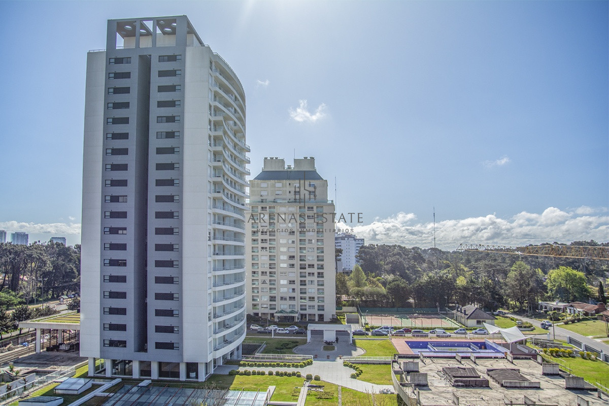 Apartamento ID.2221 - Departamento en venta de 3 dormitorios en Roosevelt Center, Punta del este 