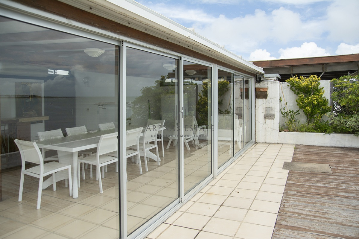 Apartamento ID.2984 - Departamentos en venta de 3 dormitorios Frente al Puerto , Punta del este 