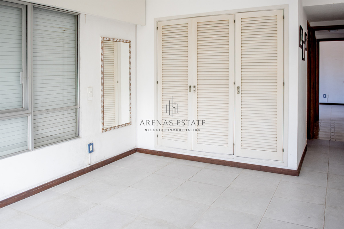 Apartamento ID.2885 - Apartamento en Venta de 2 dormitorios en Av. Roosevelt , Punta del este  