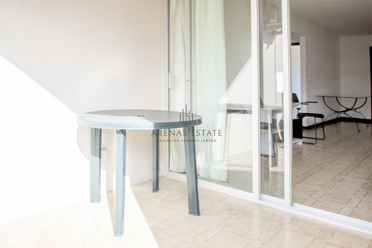 Apartamento ID.2885 - Apartamento en Venta de 2 dormitorios en Av. Roosevelt , Punta del este  