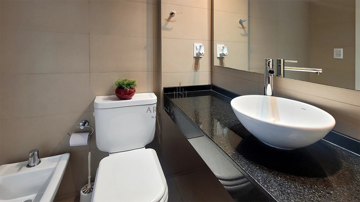 Apartamento ID.3565 - Apartamento de 2 dormitorios en venta en Punta del Este, Edif. Chronos