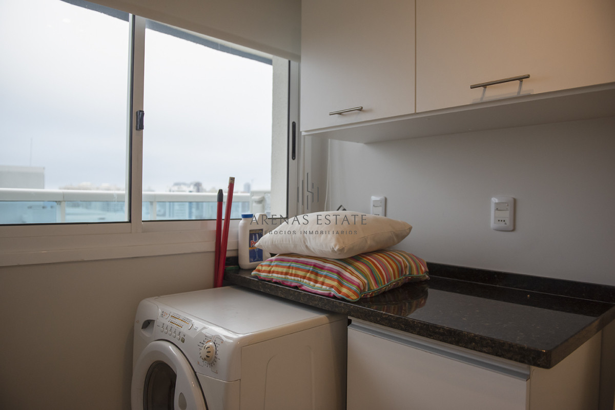 Apartamento ID.3530 - Apartamento en venta  3 dormitorios en Playa Mansa, Punta del Este.