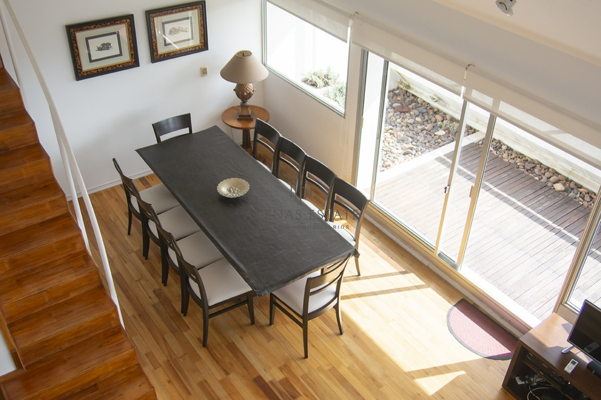 Apartamento ID.3885 - Espectacular Penthouse en venta a pasos del mar. 3 dormitorios + dependencia. Playa Brava.