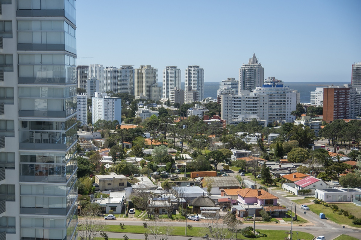 Apartamento ID.2408 - MIAMI BOULEVARD, PUNTA DEL ESTE, PLAYA MANSA, DOS DORMITORIOS , PRIMERAS PARADAS 