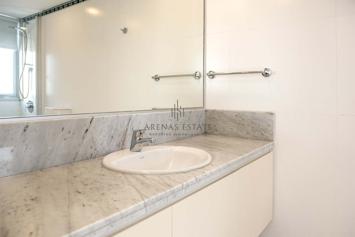Apartamento ID.3470 - Departamento d 3 dormitoios + dependencia en venta en Playa Brava