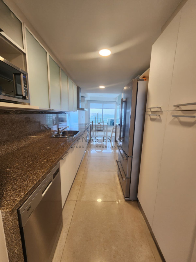 Apartamento ID.3470 - Departamento d 3 dormitoios + dependencia en venta en Playa Brava