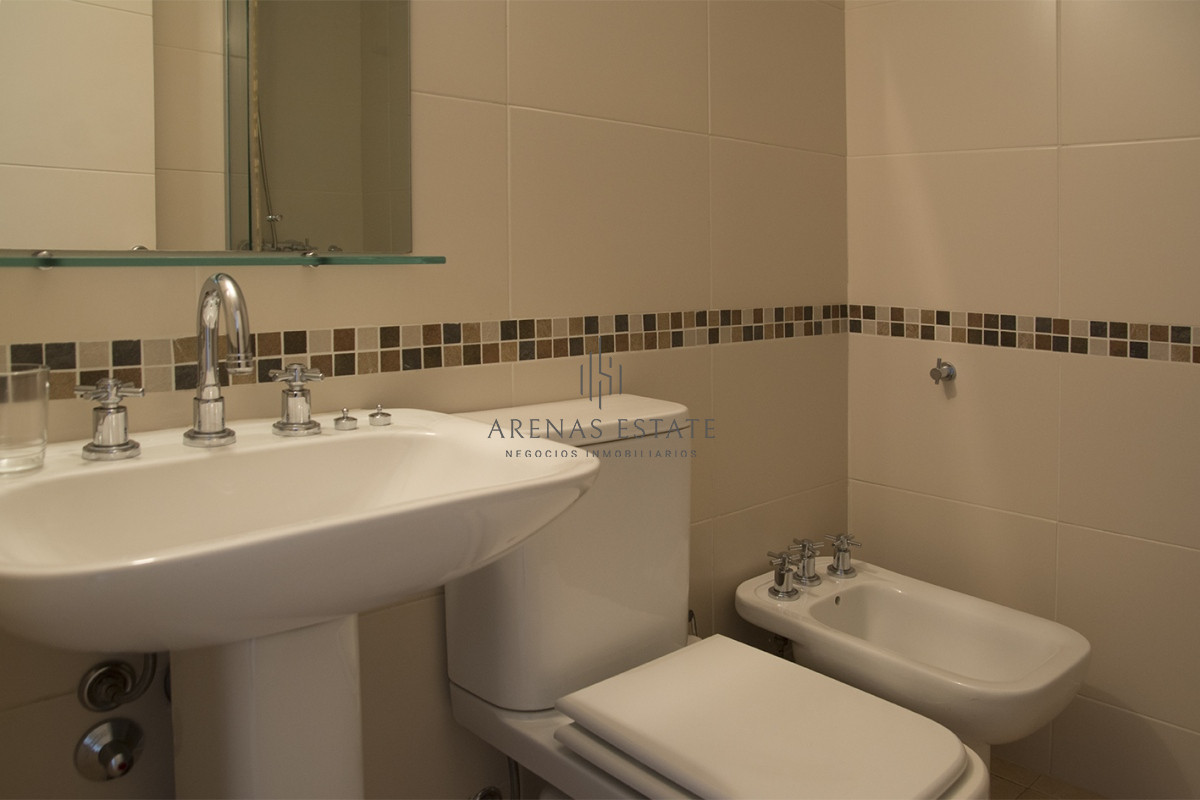 Apartamento ID.2653 - Vende apartamento de 3 dormitorios + dependencia , en brava , Punta del Este 