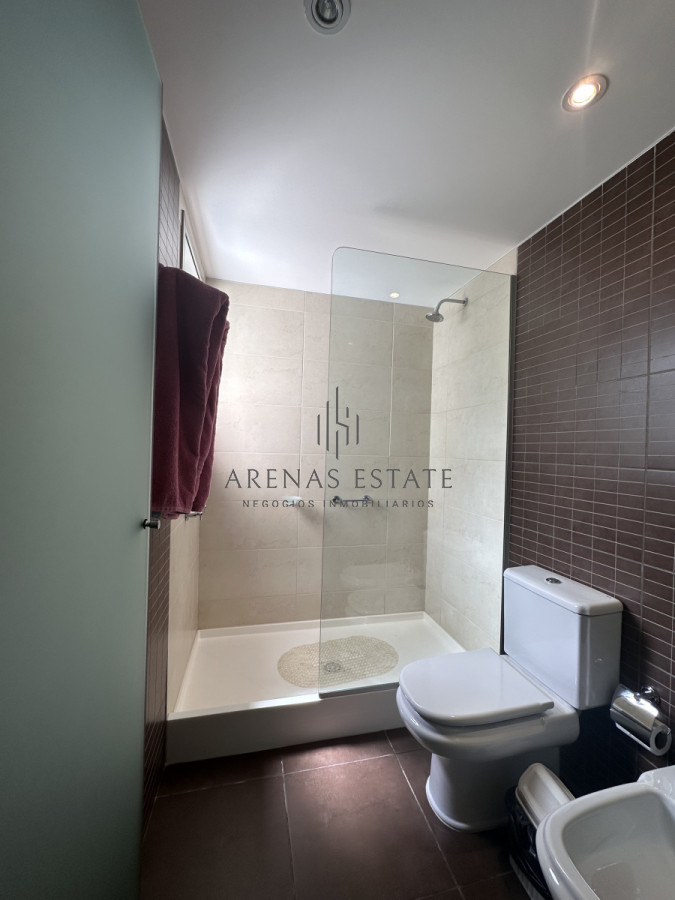 Apartamento ID.3540 - Vende apartamento esquinero de 3 dormitorios en Imperiale, Punta del Este