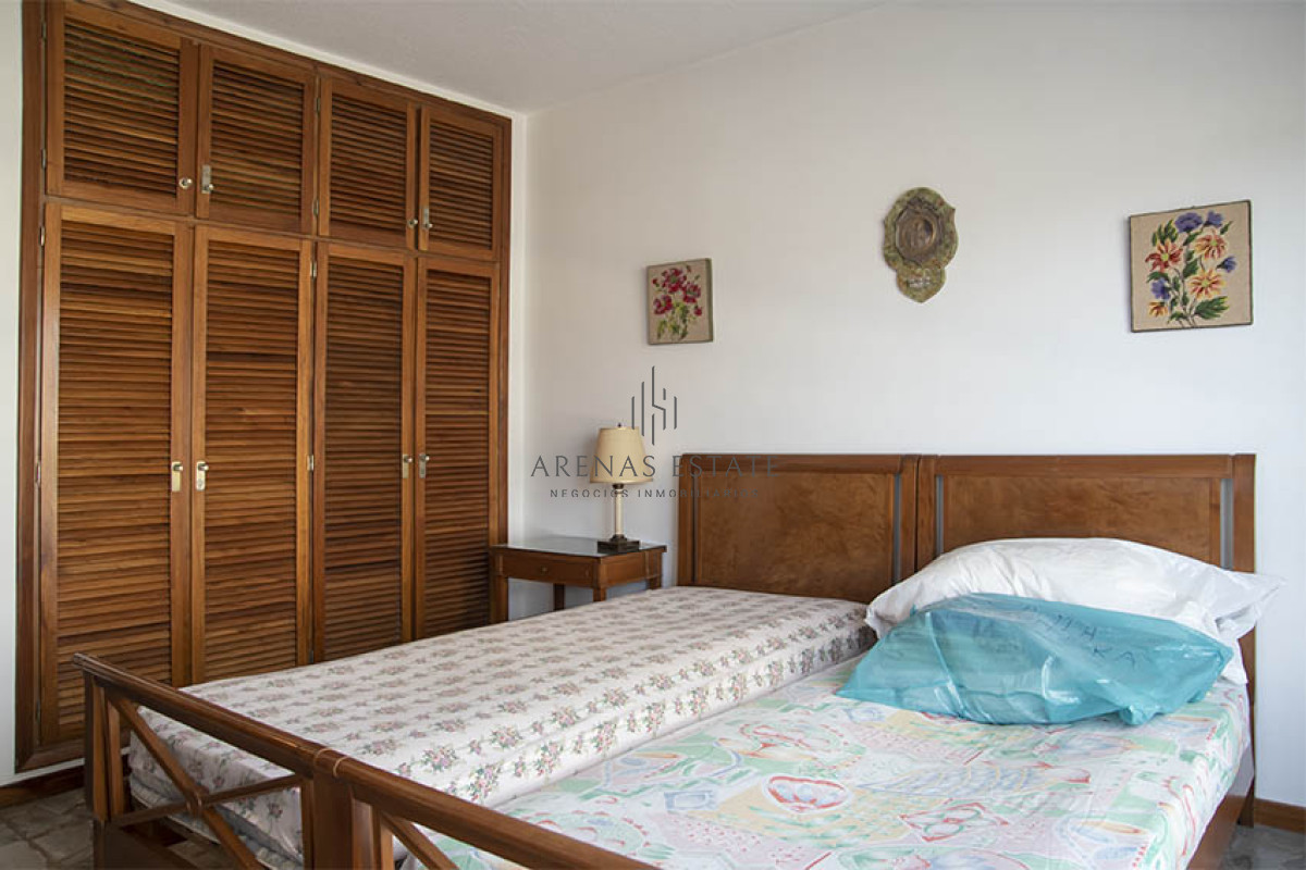 Apartamento ID.2066 - Departamento en primera línea de playa Mansa, con hermosa vista.