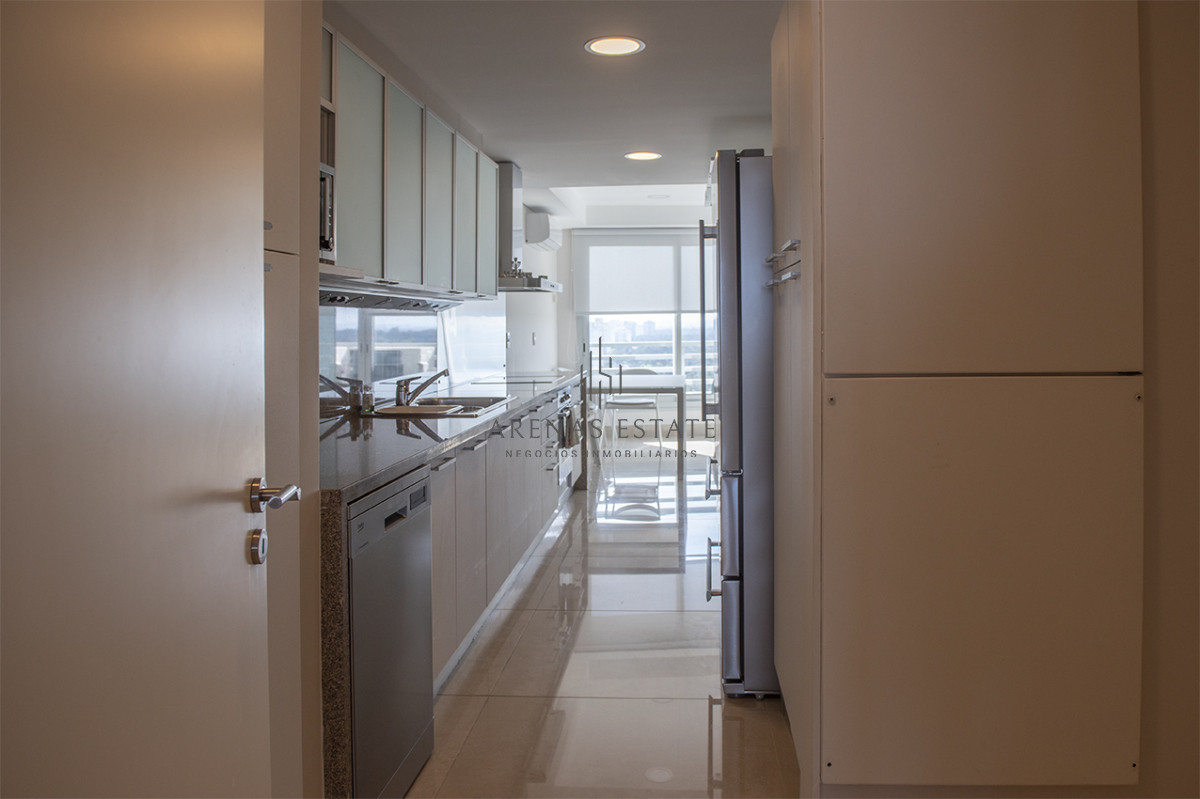 Apartamento ID.3470 - Departamento d 3 dormitoios + dependencia en venta en Playa Brava