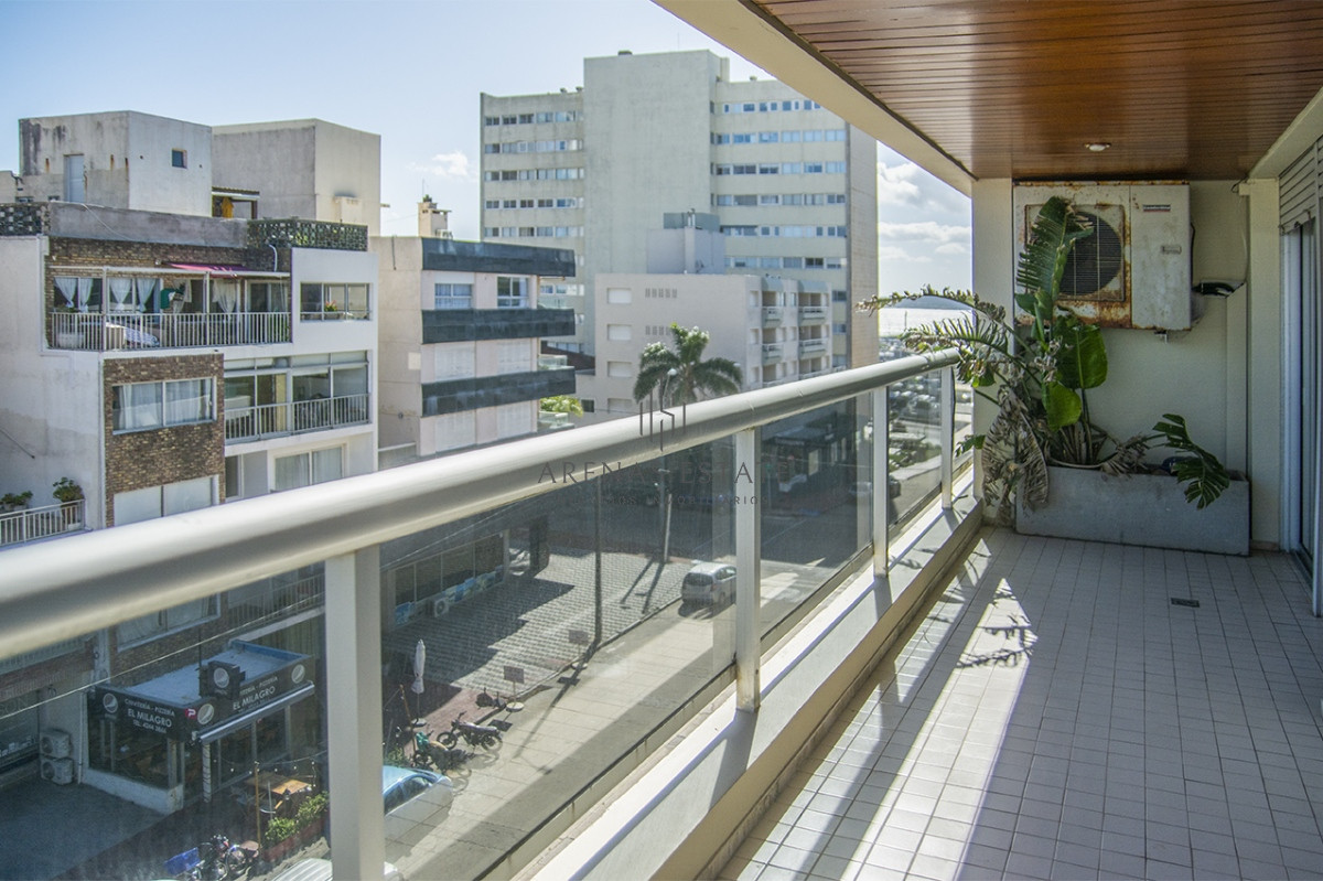 Apartamento ID.1895 - PORTO MARE , PUERTO , Penthouse duplex de 3 dormitorios en venta. Departamento con parrillero. 