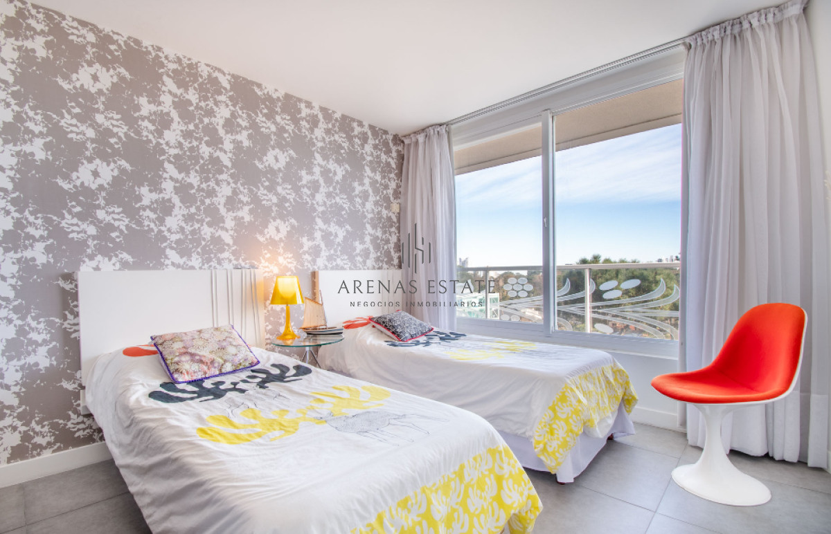 Apartamento ID.3282 - Vende apartamento con vista al mar de 2 dormitorios en Roosevelt, Punta del Este.