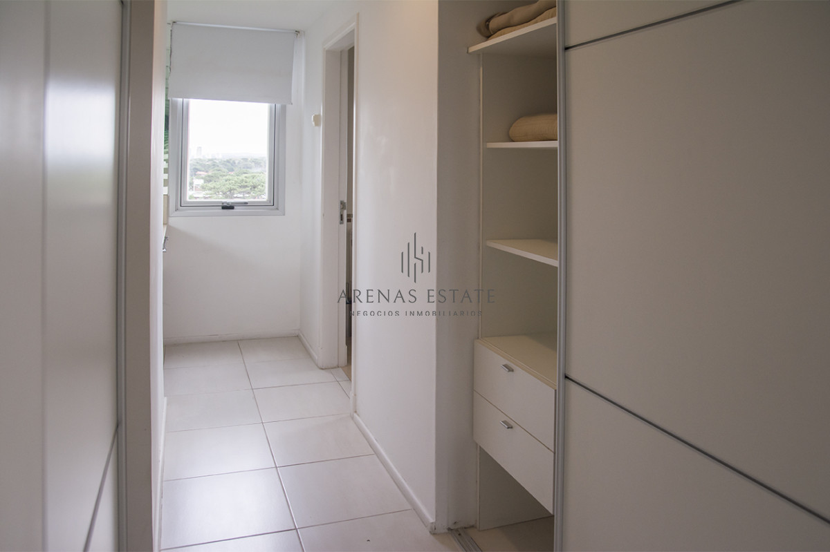 Apartamento ID.2653 - Vende apartamento de 3 dormitorios + dependencia , en brava , Punta del Este 
