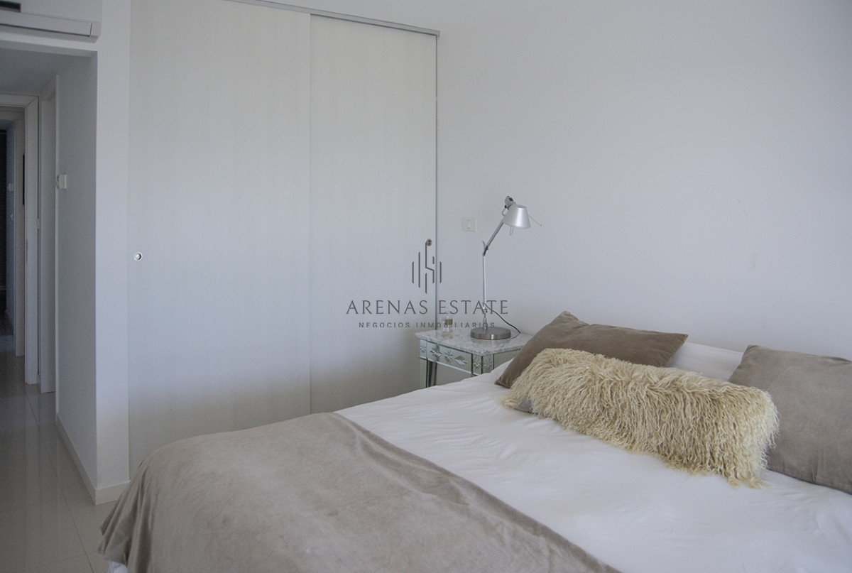 Apartamento ID.2058 - Se vende apartamento de 3 dormitorios en Edificio Horizonte, Playa Mansa, Punta del Este 