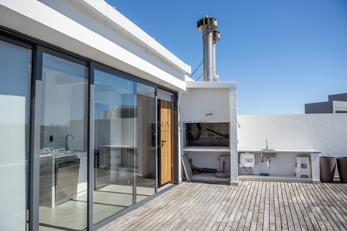 Apartamento ID.2052 - Penthouse frente al mar en venta en Blue Bird, 3 dormitorios en suite. Punta del este