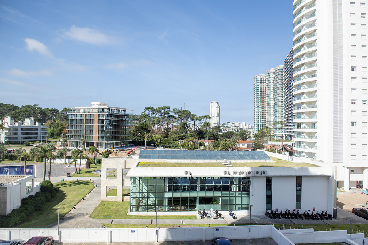 Apartamento ID.3554 - Vende apartamento de 3 dormitorios en Mansa, Punta del Este.