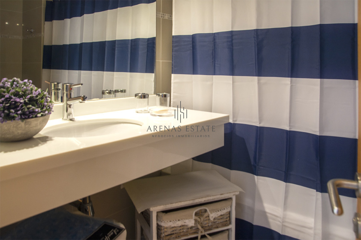 Apartamento ID.4370 - Apartamento de 3 Dormitorios en Playa Mansa en venta  - A Pasos del Mar