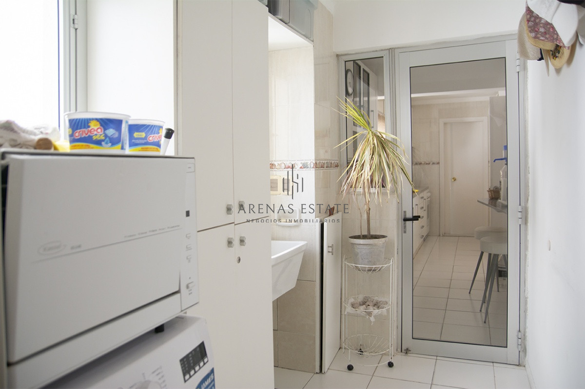 Apartamento ID.3885 - Espectacular Penthouse en venta a pasos del mar. 3 dormitorios + dependencia. Playa Brava.