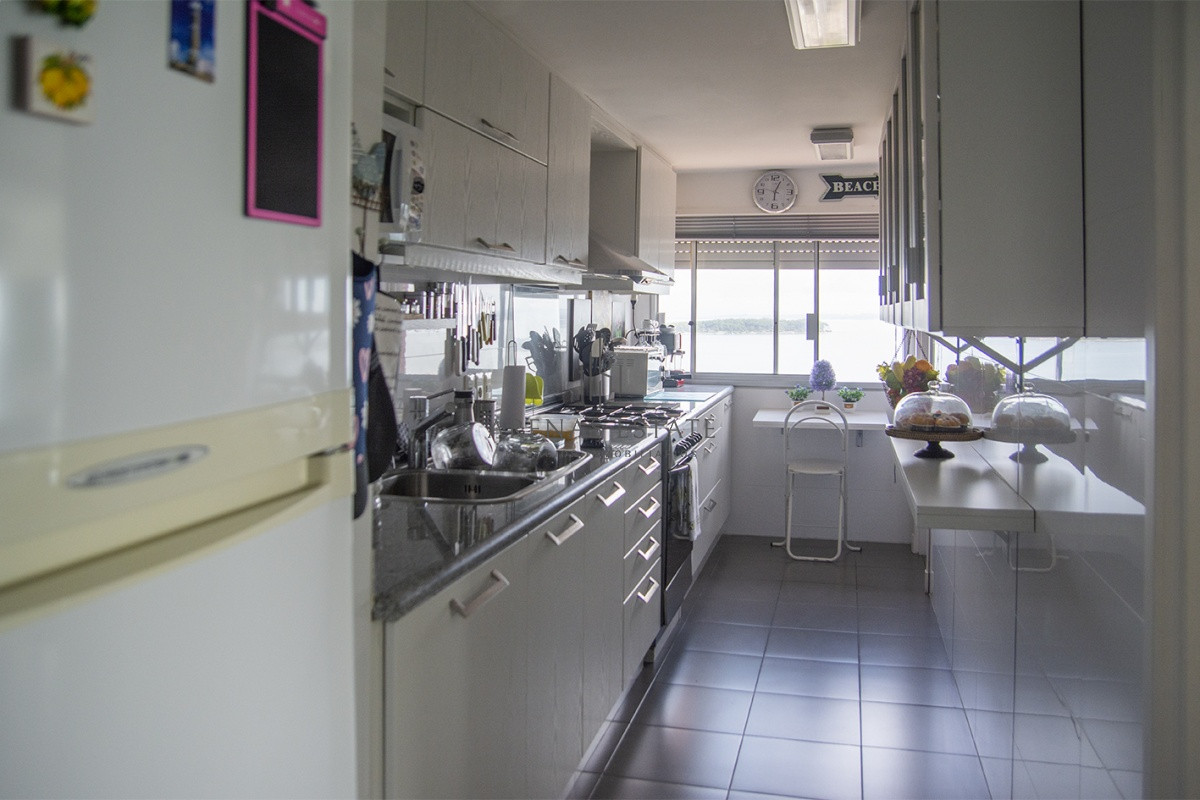Apartamento ID.2211 - Hermoso departamento de 3 dormitorios a la venta, a pasos del mar